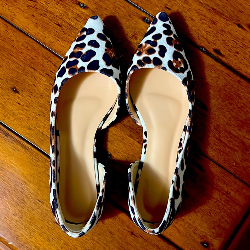 CUTE never worn size 39 (8.5) leopard women’s flats